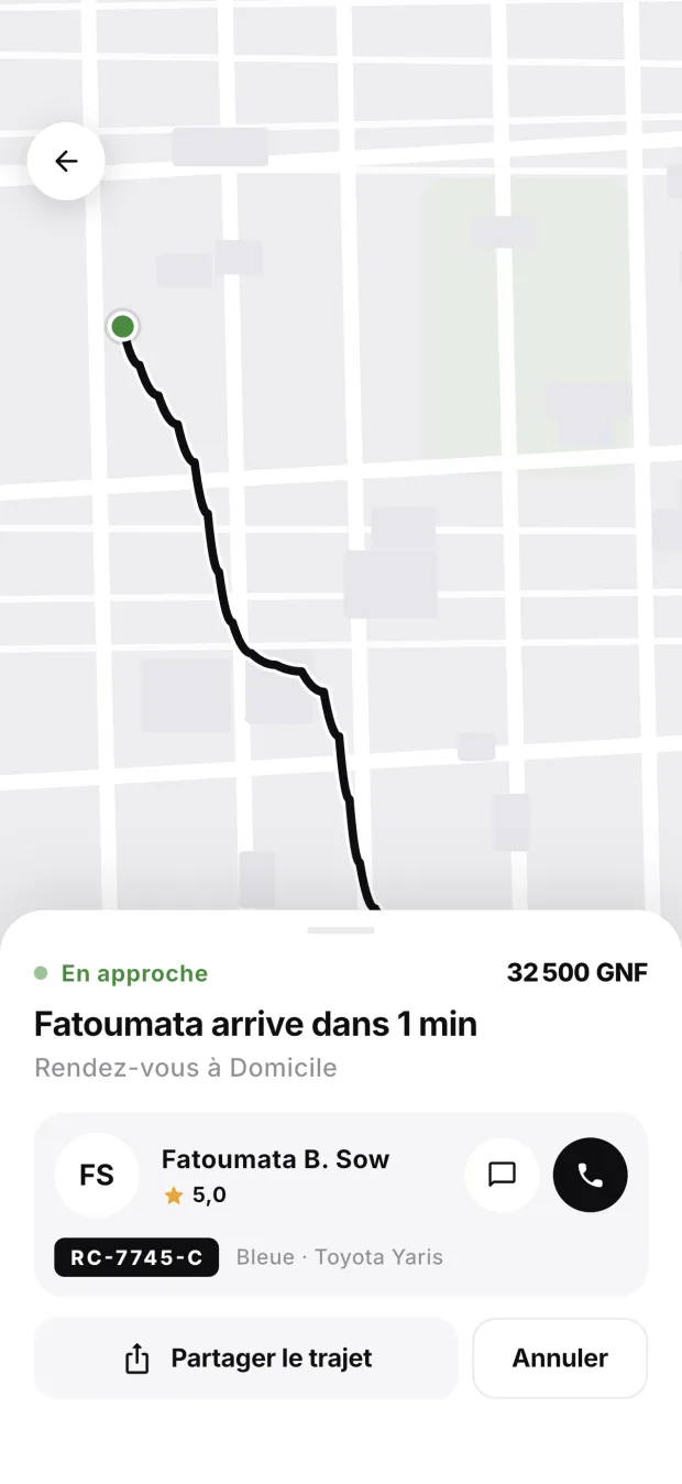 Suivi de course en direct : le chauffeur arrive dans une minute.